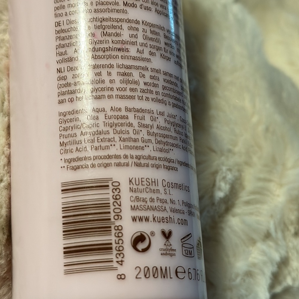 Kueshi Naturals Strawberry Body Milk 200ml - Picture 4 of 5